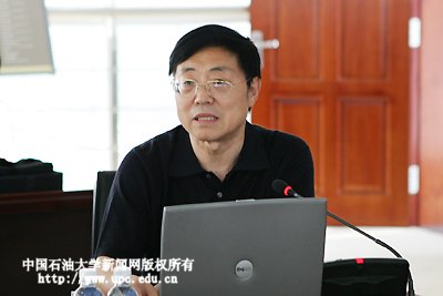 郑其绪为青岛校区学生工作队伍作报告