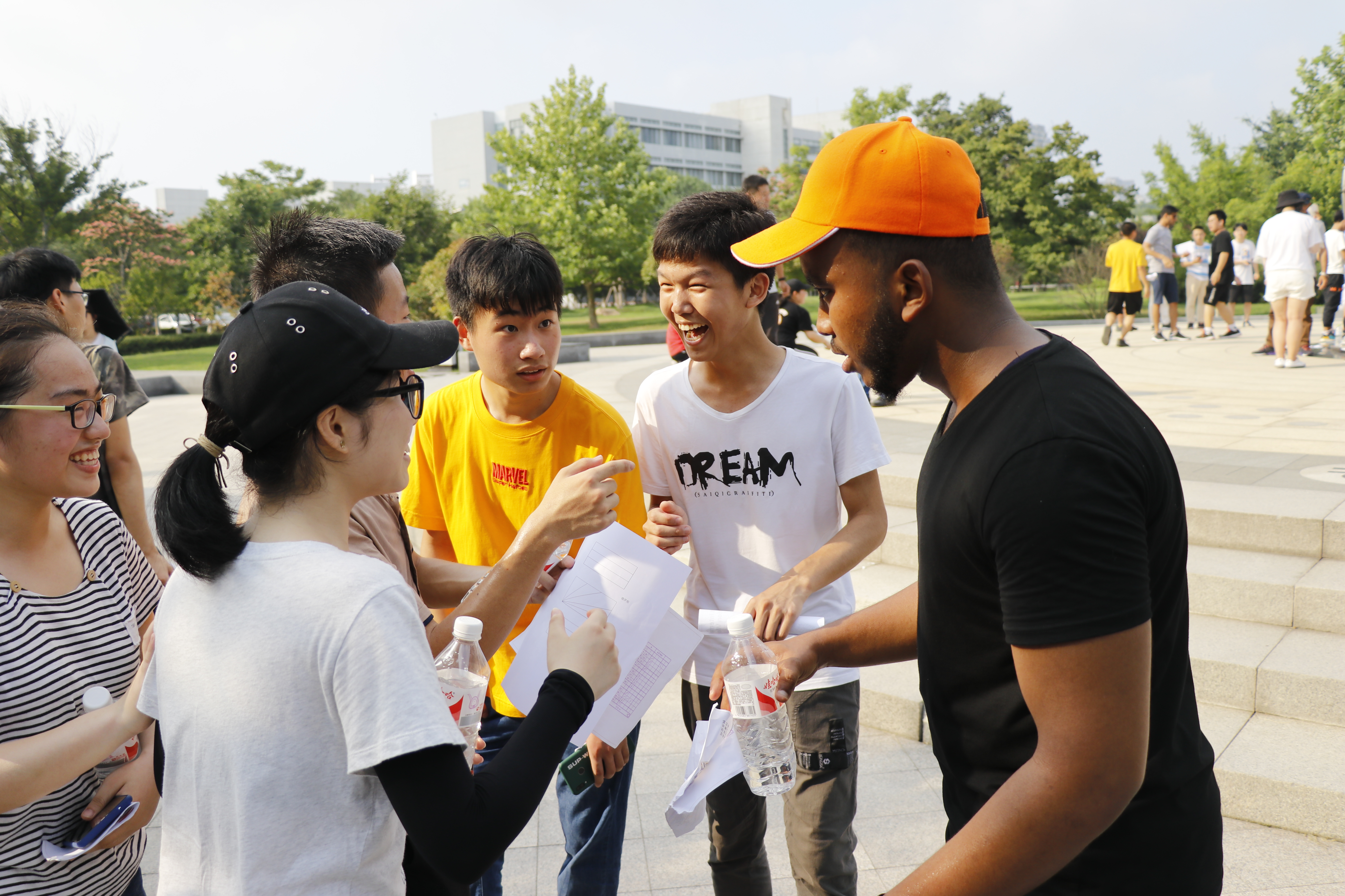 学校国际教育周定向越野活动顺利举办