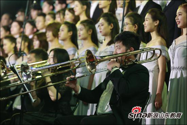 新浪网:中国石油大学(华东)新年交响音乐会盛大