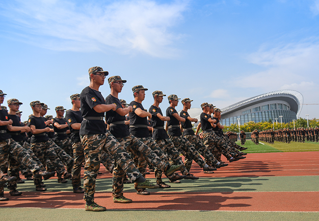 砥礪青春 超越自我——2017級新生軍訓圖志-中國石油大學新聞網