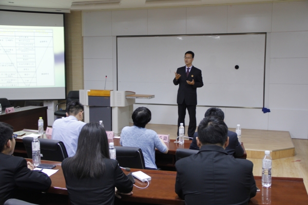 和君商学院优秀毕业生董盛发言 施佳琦摄影【本站讯】5月13日,经济