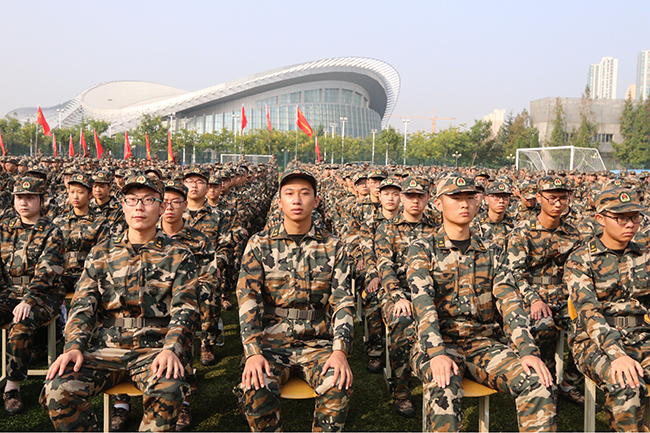 2017级新生开始军训-中国石油大学新闻网