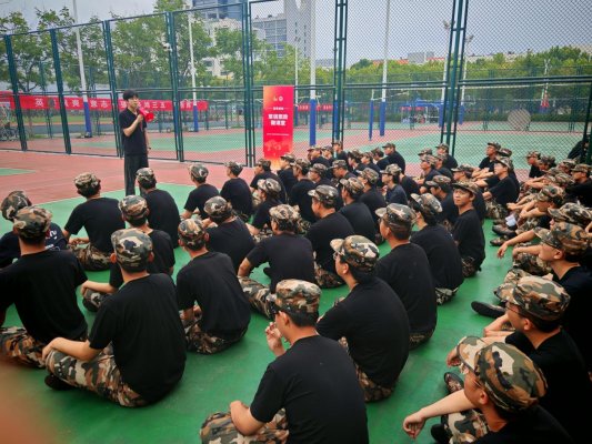 军训思政育新人，青春领航启新程——中国石油大学（华东）“军训思政微课堂”成为新生成长“定制套餐”