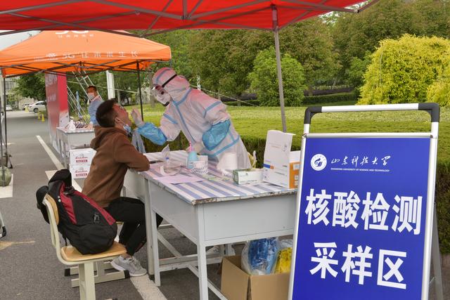 青岛高校迎来首批返校学生 暖心举措筑起有温度的“防疫墙”